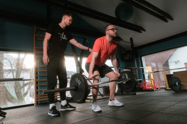 Trening mrtvega dviga s trenerjem